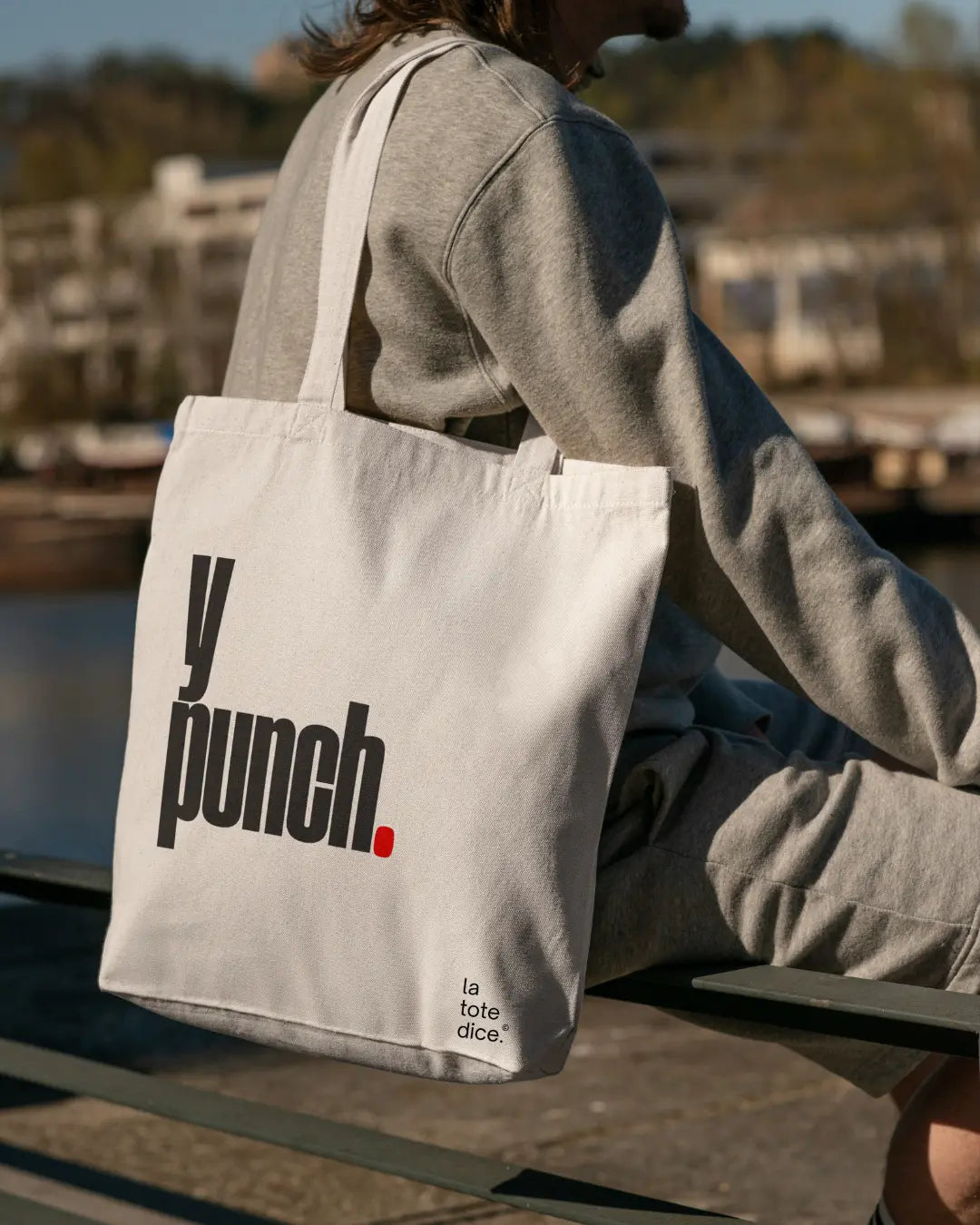 Y punch. Totebag de algodón ecológico